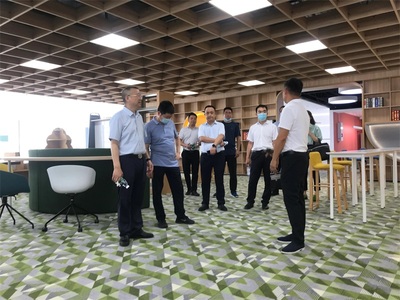 省經(jīng)濟和信息化廳輕紡處處長何開華率隊赴崇州市智能家具產(chǎn)業(yè)園調(diào)研