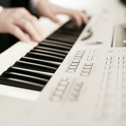 專業(yè)錄音室的設(shè)立,方便有需要人士及團(tuán)體租用 寬敞的錄音室可同時容納15人,您亦可利用各種專業(yè)錄音器材進(jìn)行后期制作